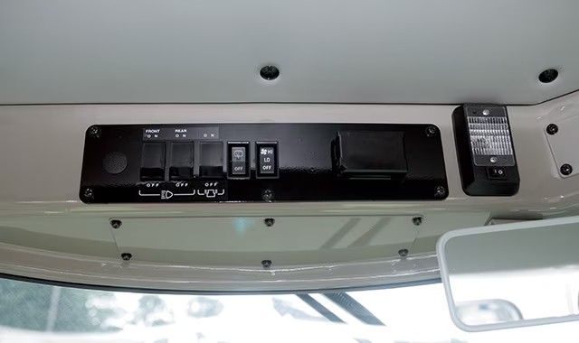 ヒータースイッチ組み込みのオーバーヘッドコンソール